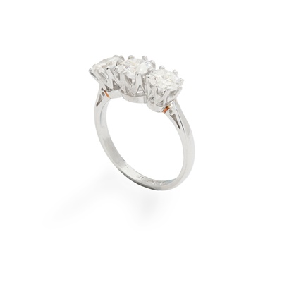 Lot 209 - A three-stone diamond ring