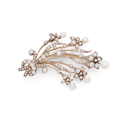 Lot 262 - An early 20th Century pearl and diamond brooch