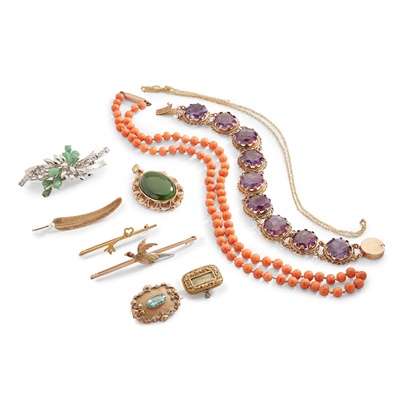 Lot 386 - A collection of jewellery