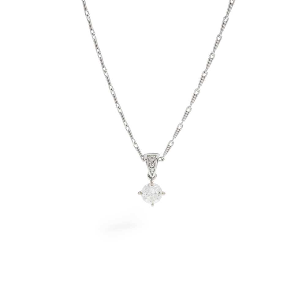 Lot 265 - A diamond pendant necklace