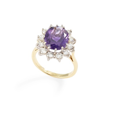 Lot 220 - An amethyst and diamond cluster ring