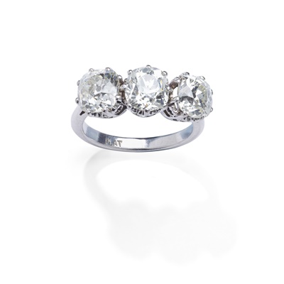 Lot 4 - A diamond three-stone ring