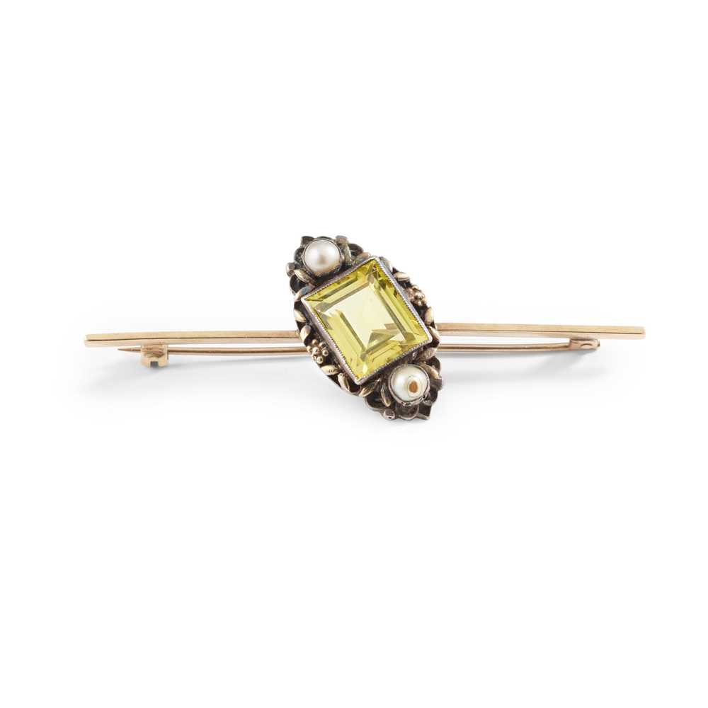 Lot 223 - A yellow sapphire and pearl brooch