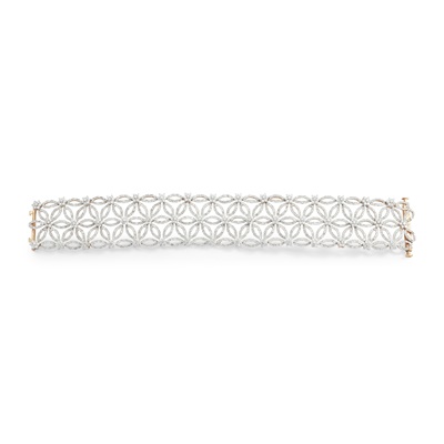Lot 130 - A diamond bracelet