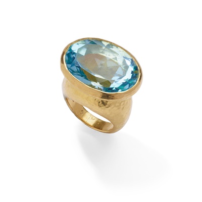 Lot 124 - A blue topaz dress ring