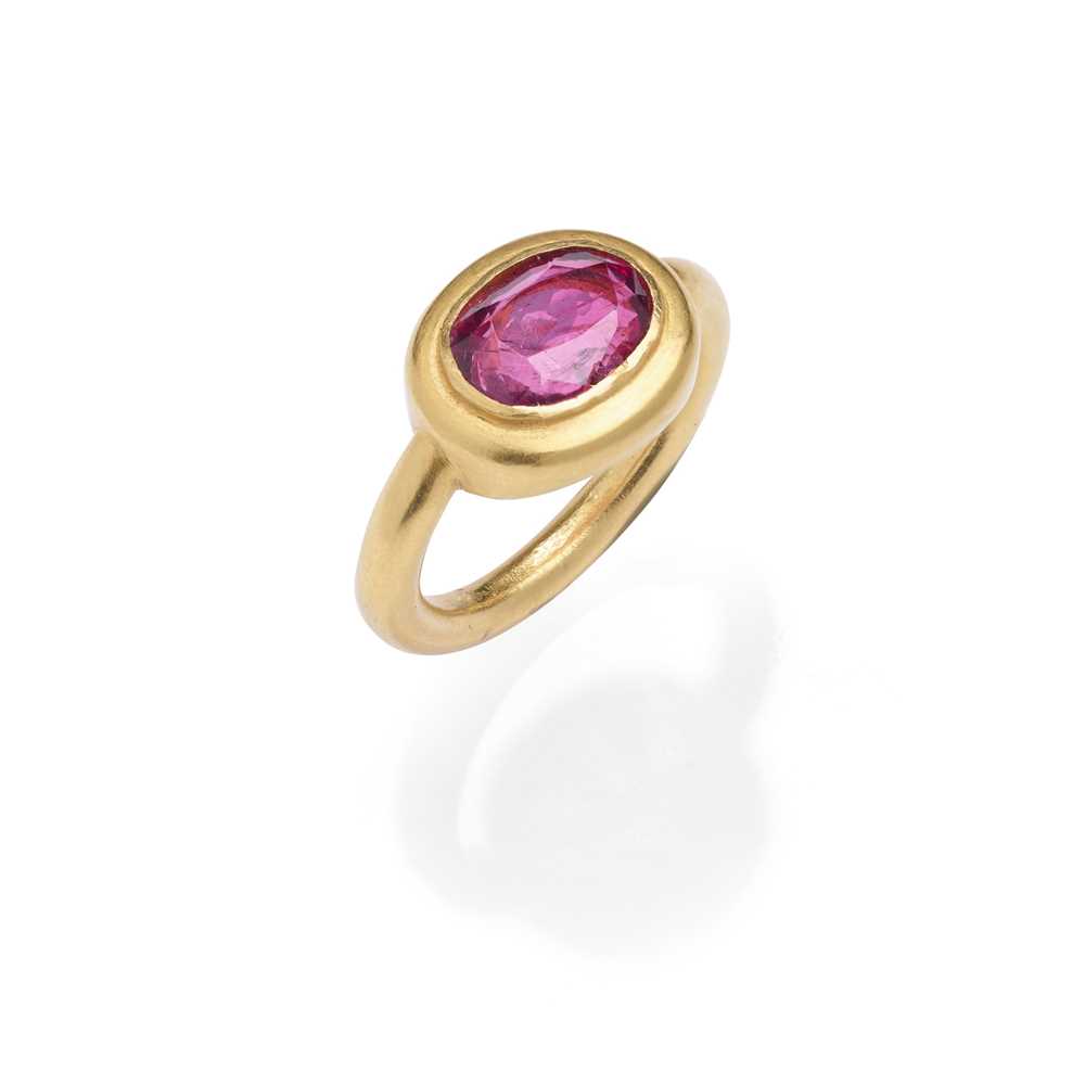 Lot 80 - A pink spinel single-stone ring