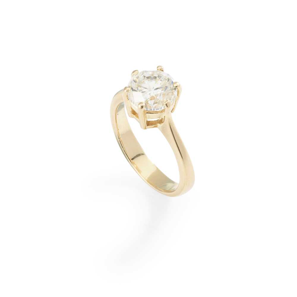 Lot 182 - A single-stone diamond ring
