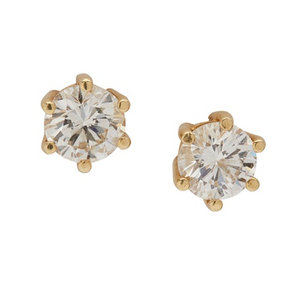 Lot 266 - A pair of diamond stud earrings