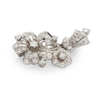 Lot 295 - A diamond floral brooch