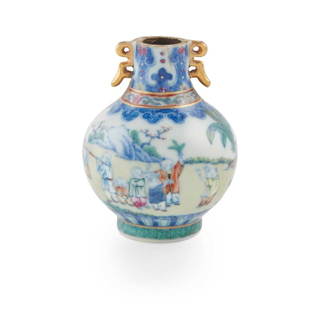 Lot 125 - MINIATURE BLUE AND WHITE WITH FAMILLE ROSE VASE