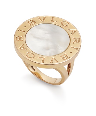 Lot 96 - A mother-of-pearl ring, by Bulgari