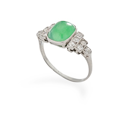 Lot 301 - A 1930s jade and diamond ring