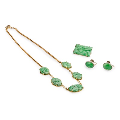 Lot 298 - A collection of jade jewellery