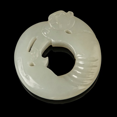Lot 142 - WHITE JADE CARVING OF A TIGER PENDANT