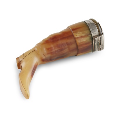 Lot 169 - A 19TH CENTURY NOVELTY COW HORN SNUFF MULL
