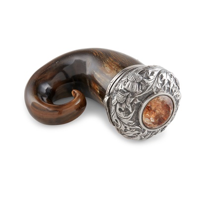 Lot 171 - A VICTORIAN CURLY HORN SNUFF MULL