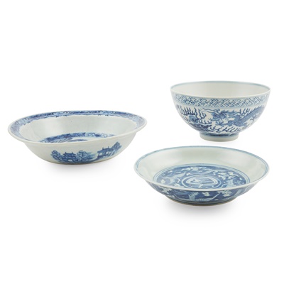 Lot 149 - GROUP OF THREE BLUE AND WHITE WARES