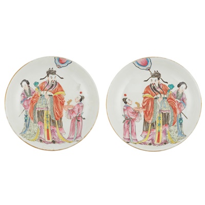 Lot 211 - PAIR OF FAMILLE ROSE PLATES