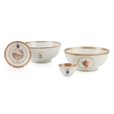 Lot 212 - GROUP OF FOUR FAMILLE ROSE WARES