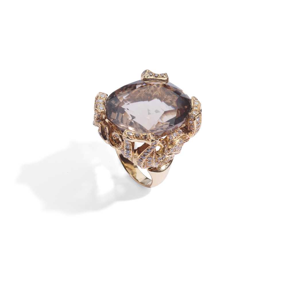 Lot 127 - A smoky quartz and diamond dress ring