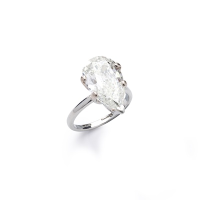 Lot 144 - A diamond single-stone ring