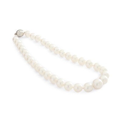 Lot 176 - A South Sea pearl necklace
