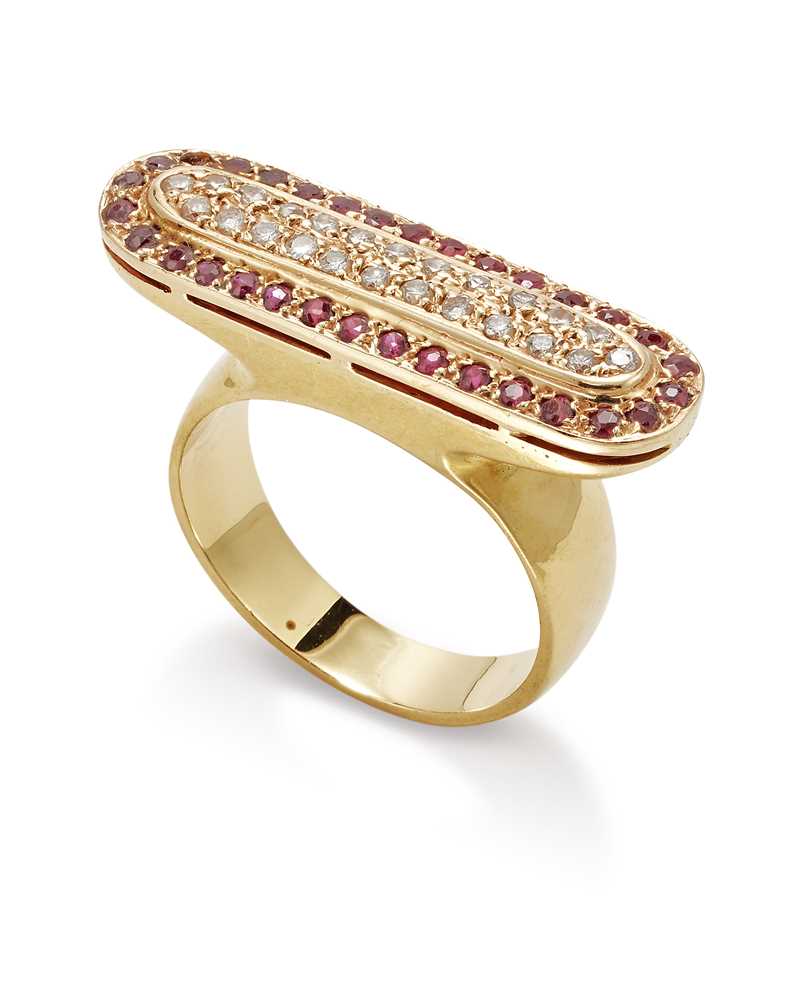Lot 82 - A ruby and diamond dress ring