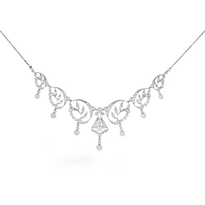 Lot 51 - A Belle Époque diamond necklace