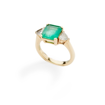 Lot 197 - An emerald and diamond three-stone ring