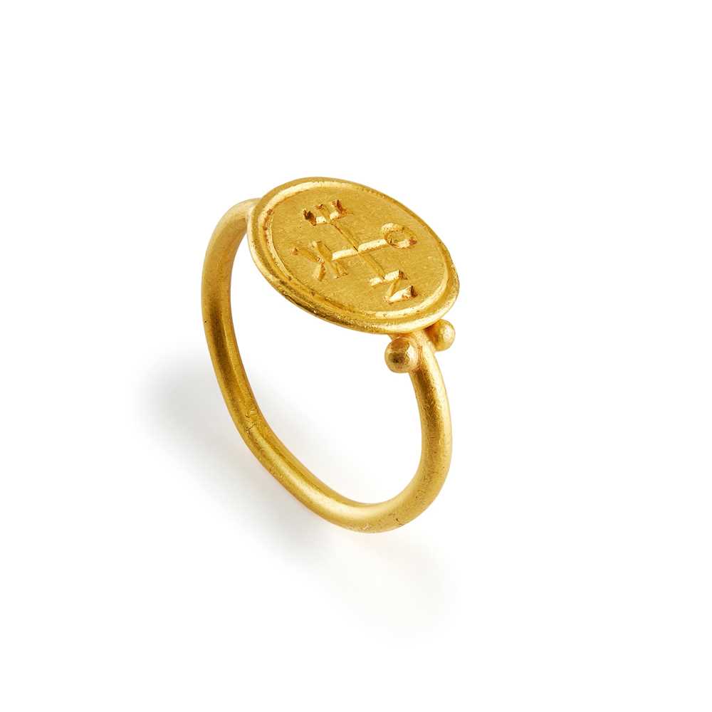 Lot 92 - A Byzantine-style ring