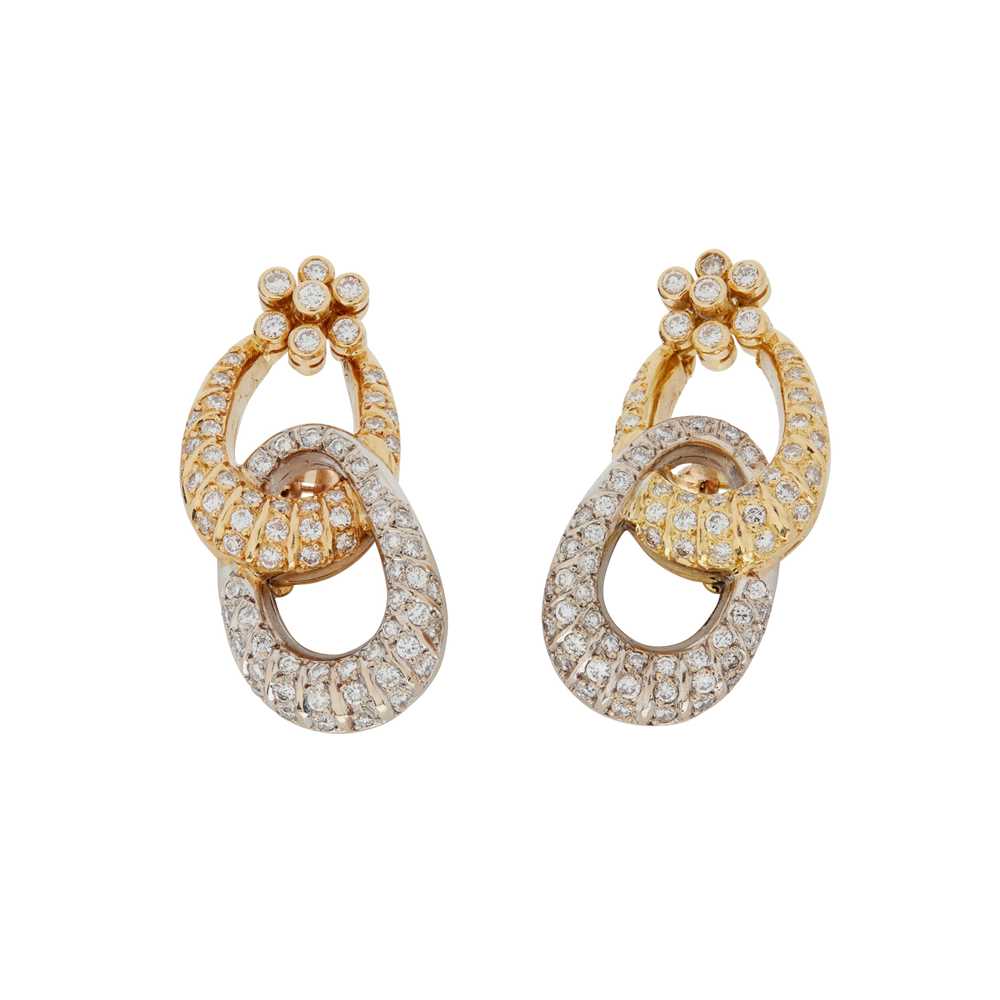 Lot 119 - A pair of diamond earrings