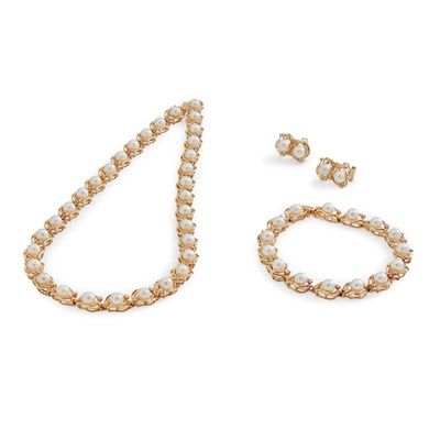 Lot 144 - A pearl and diamond demi-parure