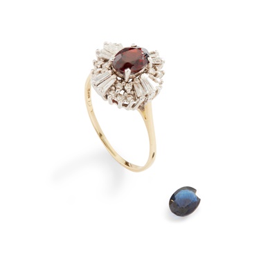 Lot 194 - A garnet and diamond cluster ring