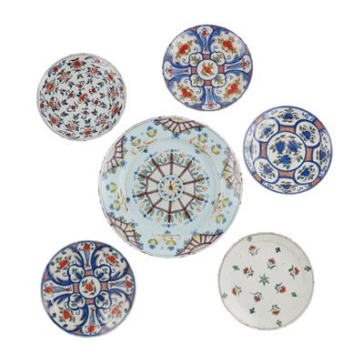 Lot 551 - COLLECTION OF POLYCHROME PAINTED DELFTWARE