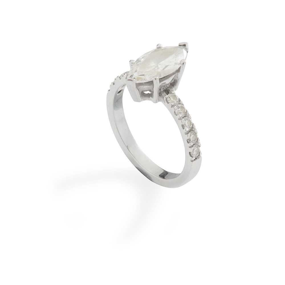 Lot 56 - A diamond single-stone ring