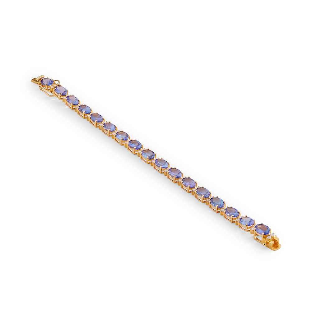 Lot 30 - A Tanzanite and diamond bracelet