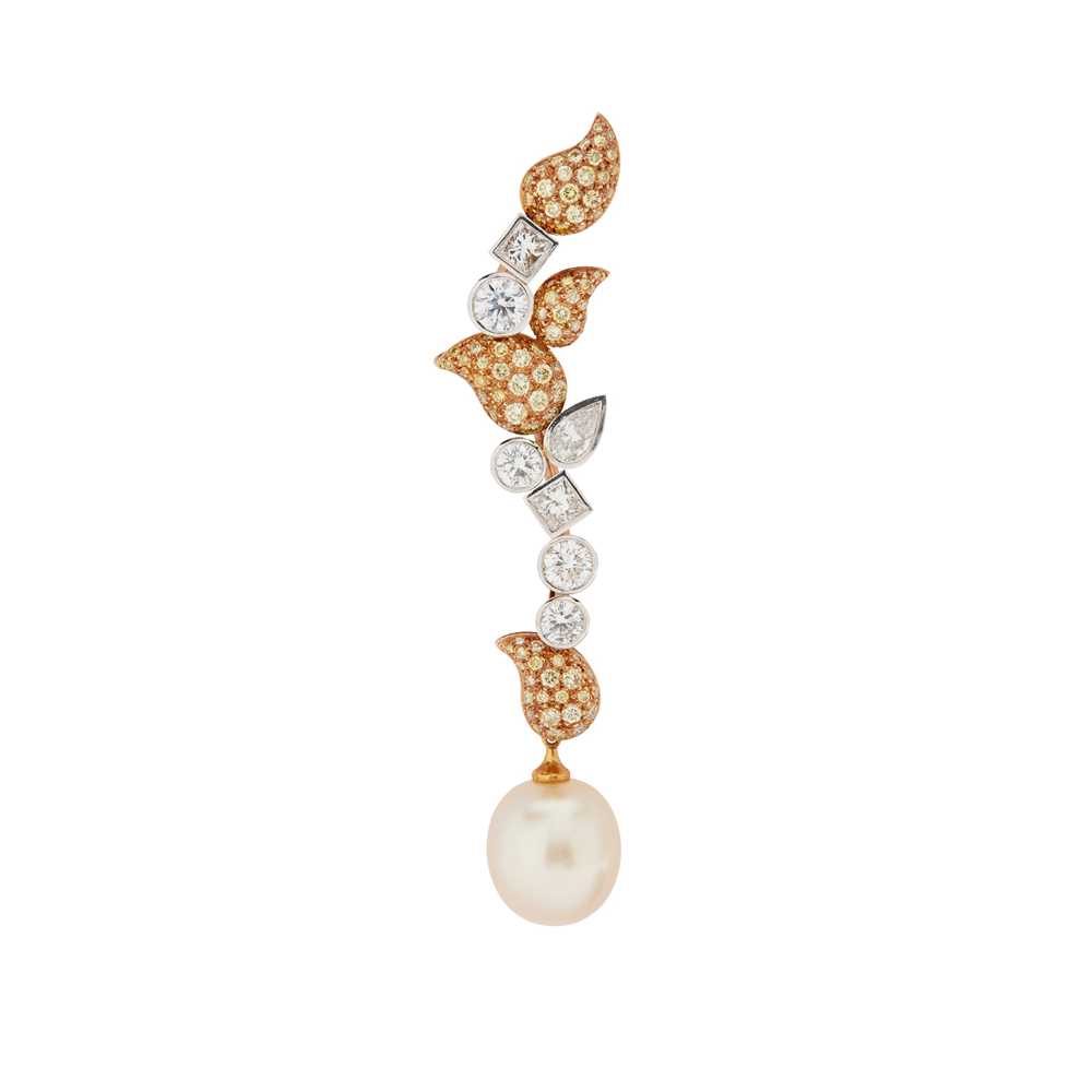 Lot 72 - Boodles: A South Sea pearl and diamond brooch