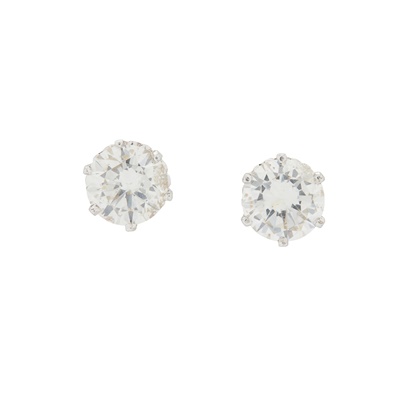 Lot 219 - A pair of diamond stud earrings