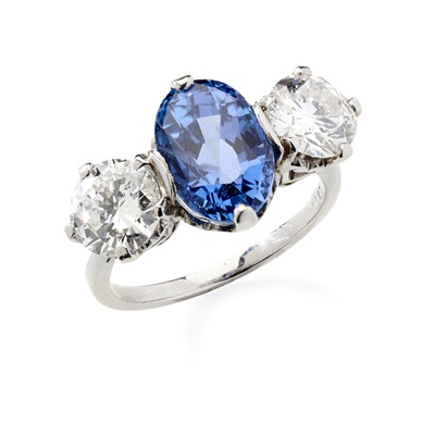 Lot 243 - A sapphire and diamond three-stone ring