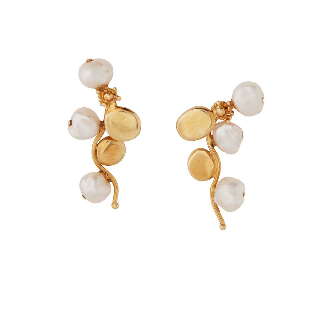 Lot 97 - A pair of 18ct gold pearl earrings, by Charles de Temple
