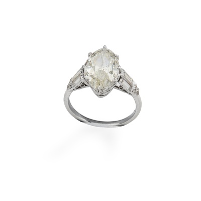 Lot 274 - A diamond single-stone ring