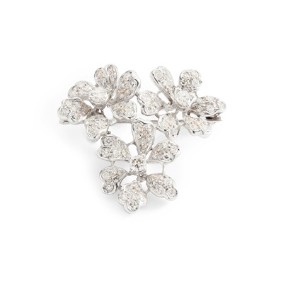 Lot 11 - A diamond floral brooch