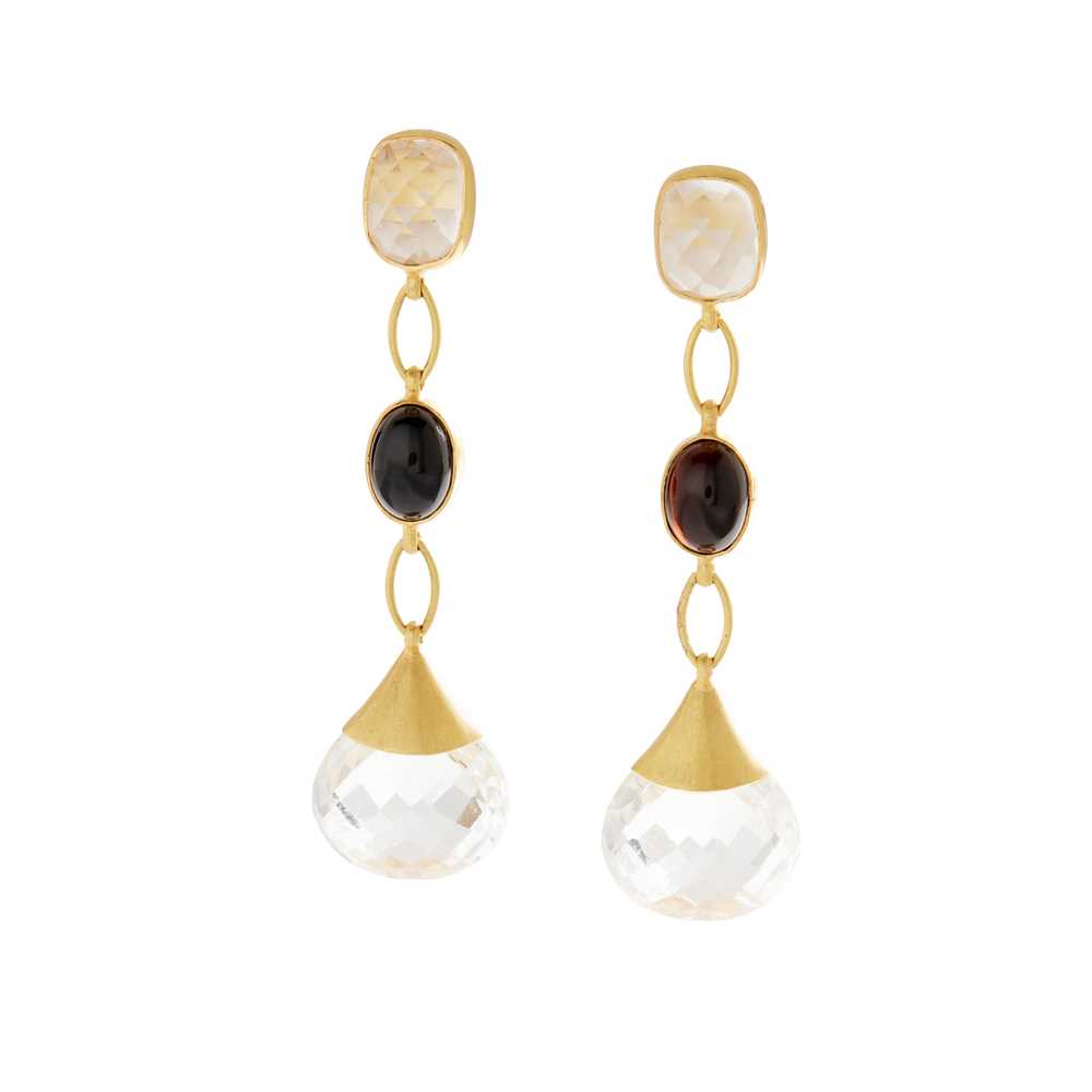 Lot 64 - A pair of rock crystal and onyx pendent earrings