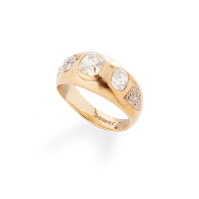 Lot 42 - A diamond three-stone ring