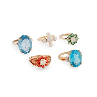 Lot 156 - A collection of gem-set rings