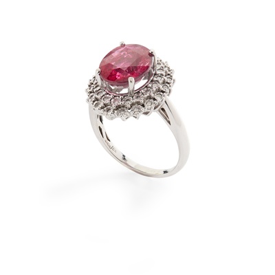 Lot 178 - A tourmaline and diamond cluster ring
