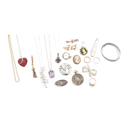 Lot 192 - A collection of gem-set jewellery