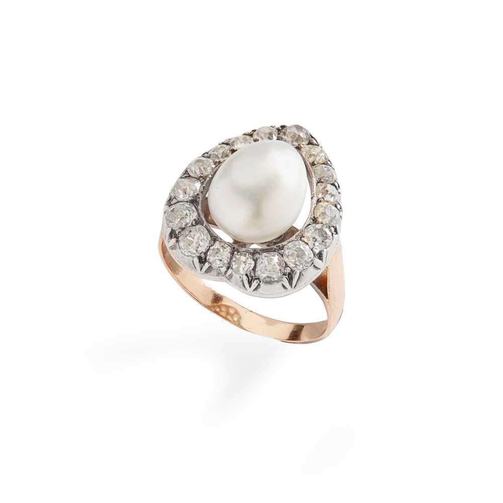 Lot 44 - A pearl and diamond cluster ring