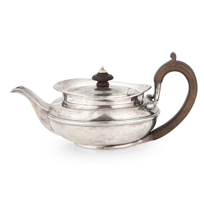 Lot 83 - A George III teapot