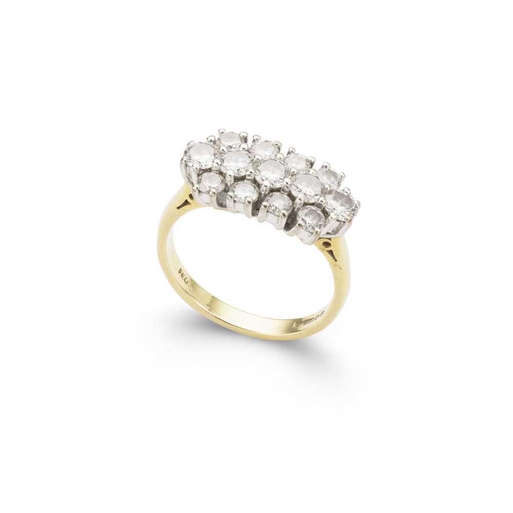 Lot 23 - A diamond cluster ring
